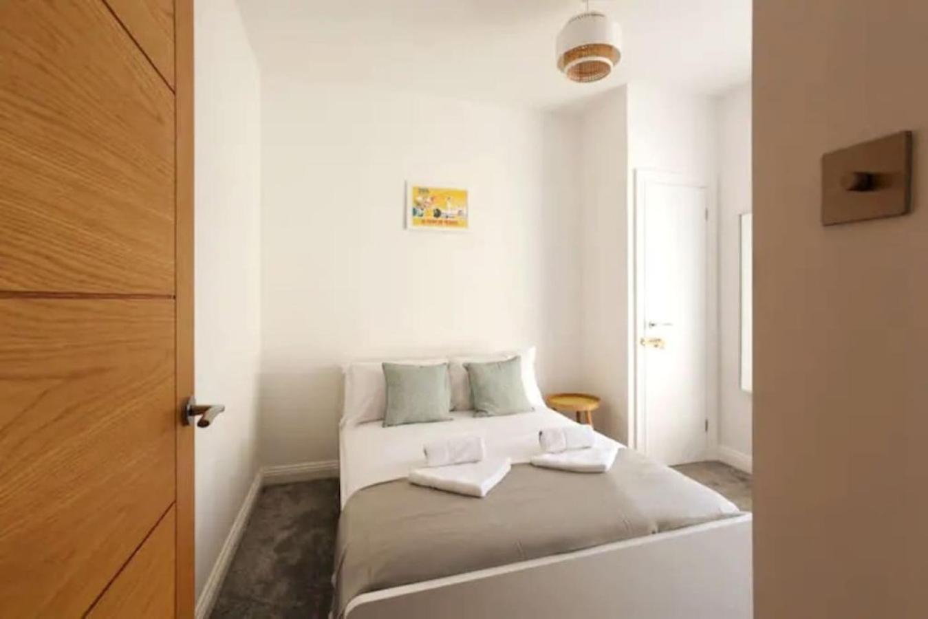 Air Maison - Stunning Beach Front Apartment 포츠머스 외부 사진
