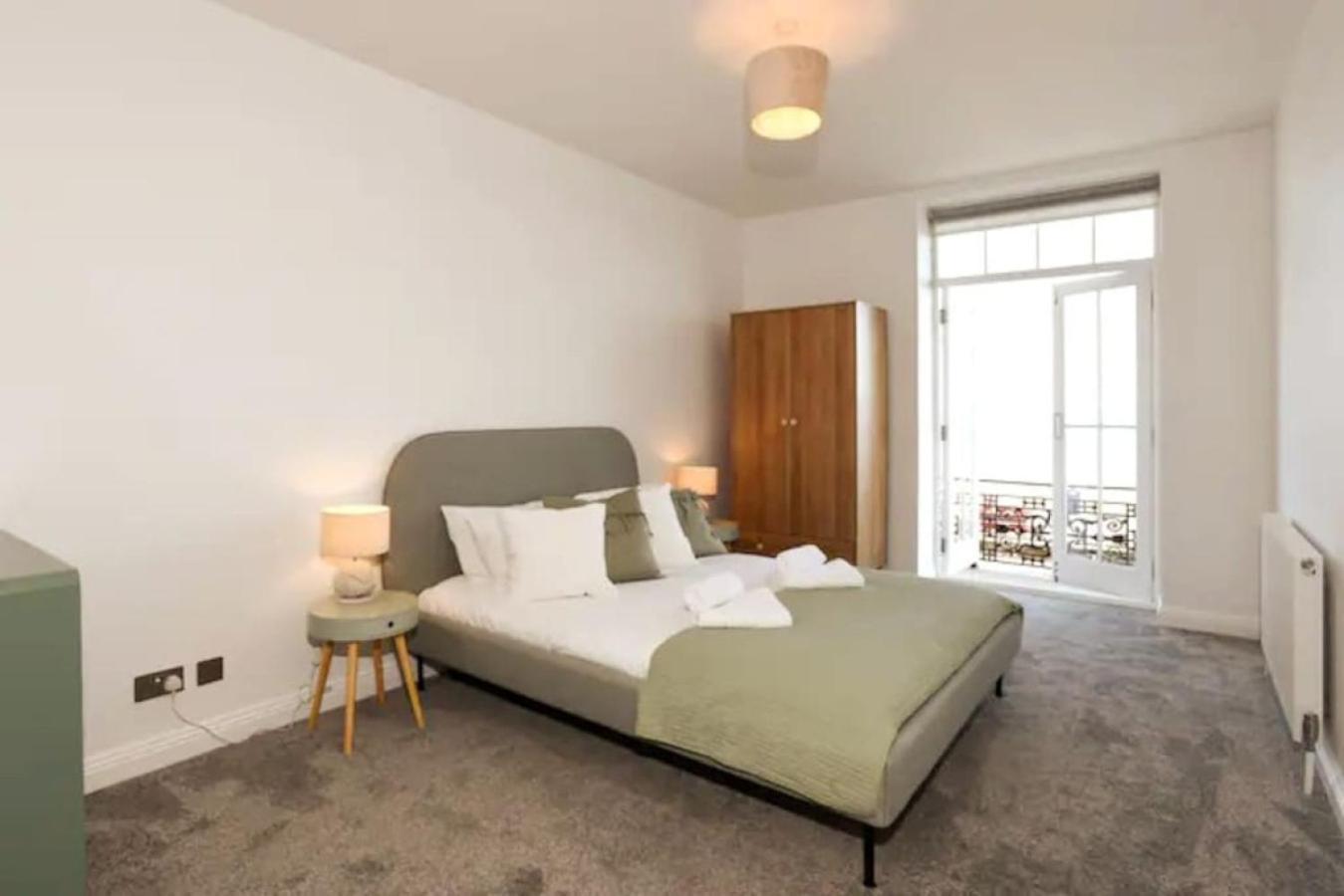 Air Maison - Stunning Beach Front Apartment 포츠머스 외부 사진