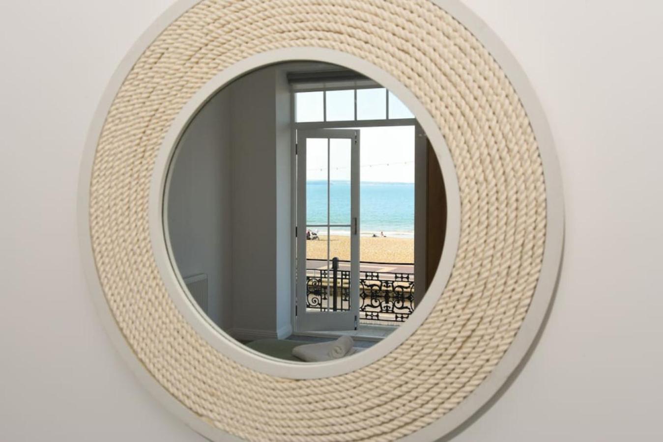Air Maison - Stunning Beach Front Apartment 포츠머스 외부 사진