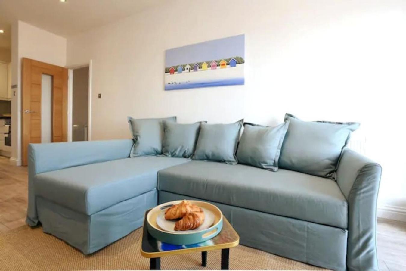 Air Maison - Stunning Beach Front Apartment 포츠머스 외부 사진